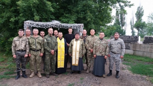 Українських бійців в зоні АТО відвідали священики Тернопільсько-Зборівської єпархії УГКЦ Українських бійців в зоні АТО відвідали священики Тернопільсько-Зборівської єпархії УГКЦ